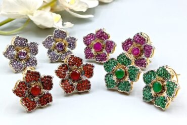 FREESIA STUD EARRINGS